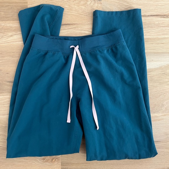 Medium Tall FIGS scrub pants - Picture 2 of 4